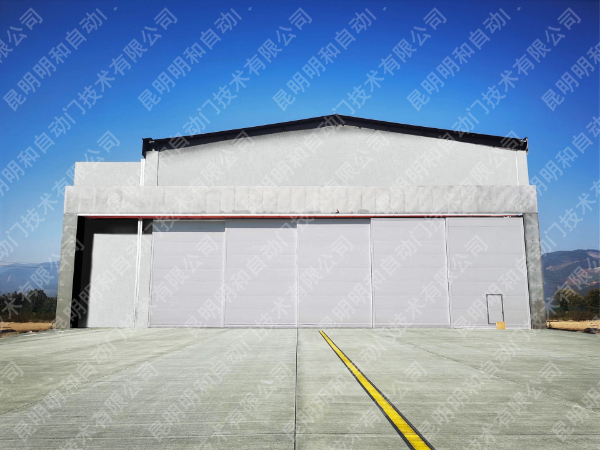 某部機(jī)庫(kù)門(mén).jpg 某部機(jī)庫(kù)門(mén).jpg